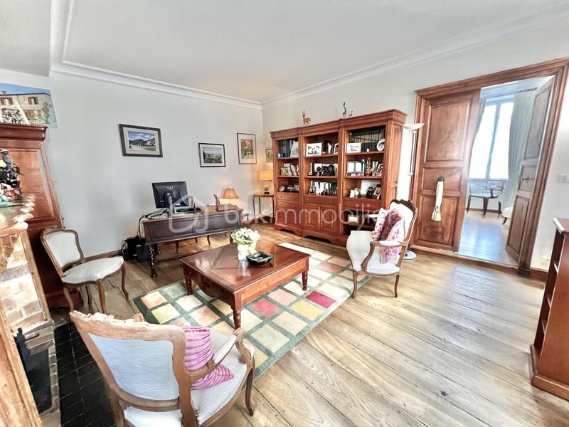 Demeure - 270 m² - 6 pièces