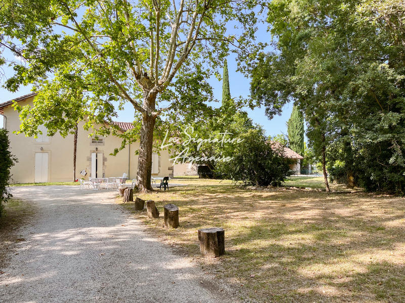 Propriété - 297 m² - 10 pièces