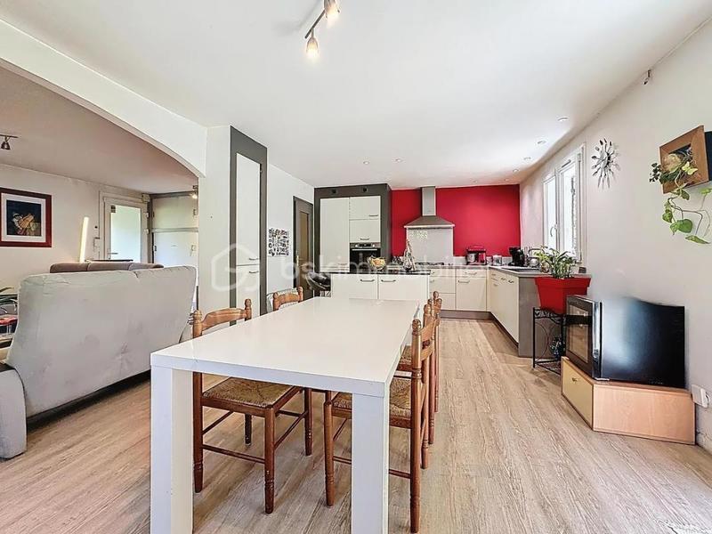 Maison - 94 m² - 5 pièces