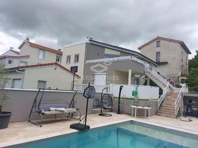 Maison - 243 m² - 8 pièces