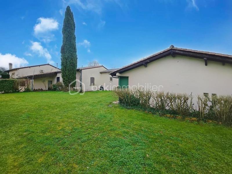 Propriété - 350 m² - 10 pièces