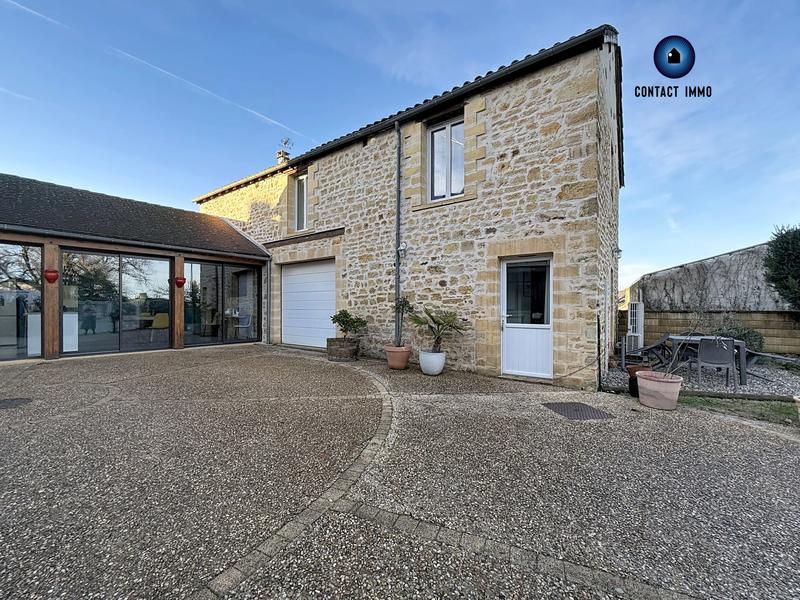 Maison - 279 m² - 9 pièces