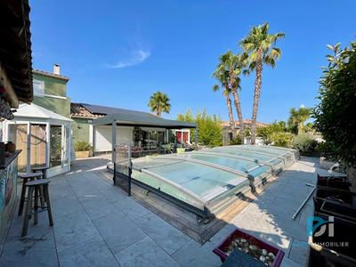 Villa - 215 m² - 8 pièces