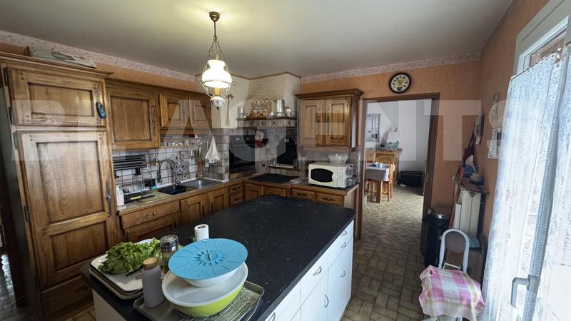 Maison - 213 m² - 8 pièces