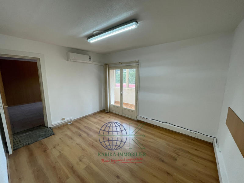 Local d'activités - 1 329 m²