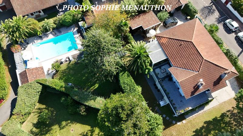 Maison - 230 m² - 7 pièces