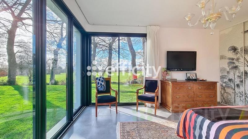 Pavillon - 281 m² - 8 pièces