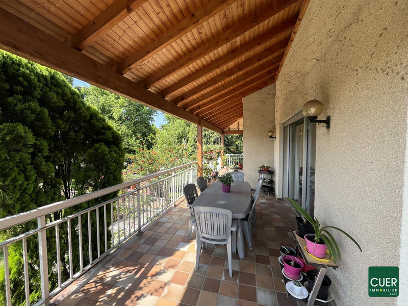 Maison - 245 m² - 9 pièces