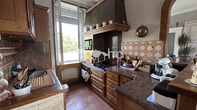 Maison - 265 m² - 11 pièces