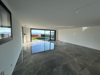 Maison - 143 m² - 3 pièces