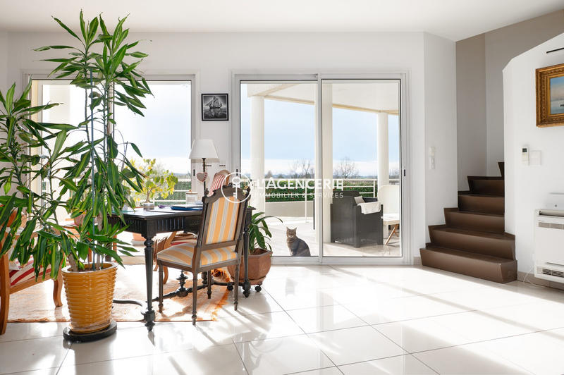 Maison - 325 m² - 10 pièces