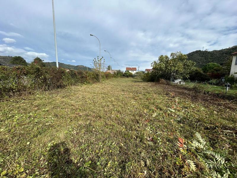 Terrain constructible - 1 050 m²