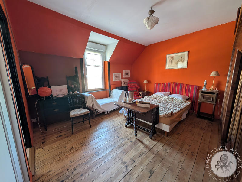 Maison - 229 m² - 8 pièces