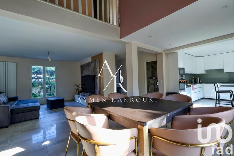 Maison - 121 m² - 10 pièces