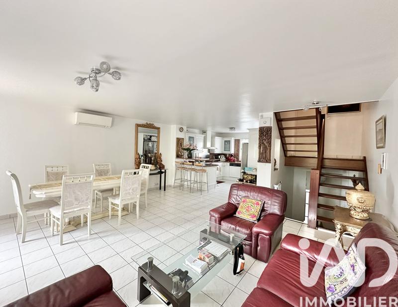 Maison - 121 m² - 6 pièces