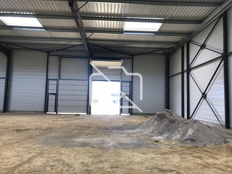 Entrepôt - 1 270 m²