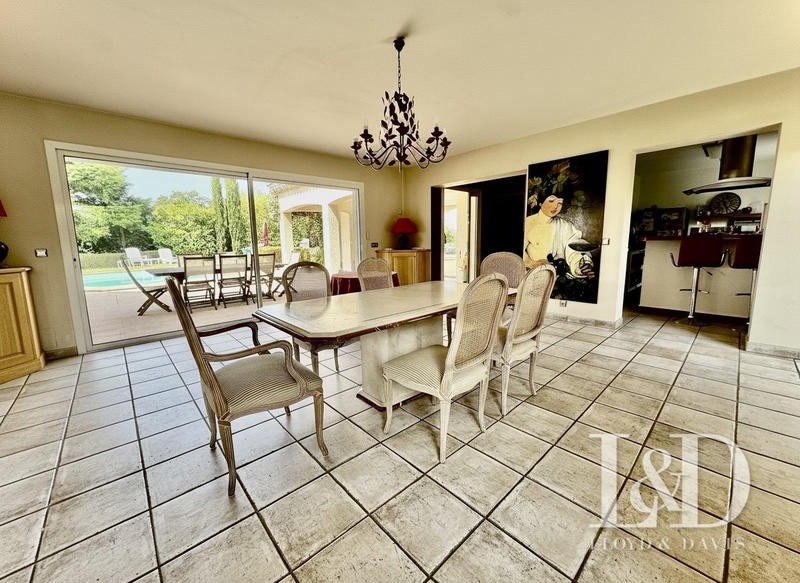 Maison - 313 m² - 9 pièces