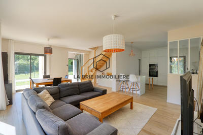 Maison - 139 m² - 7 pièces