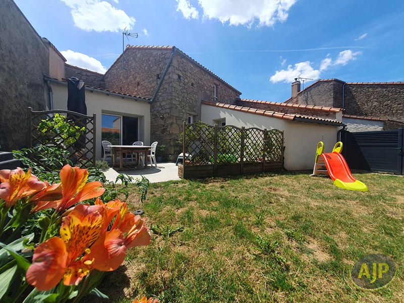 Maison - 85 m² - 4 pièces