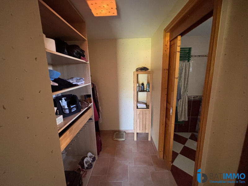 Maison - 239 m² - 7 pièces