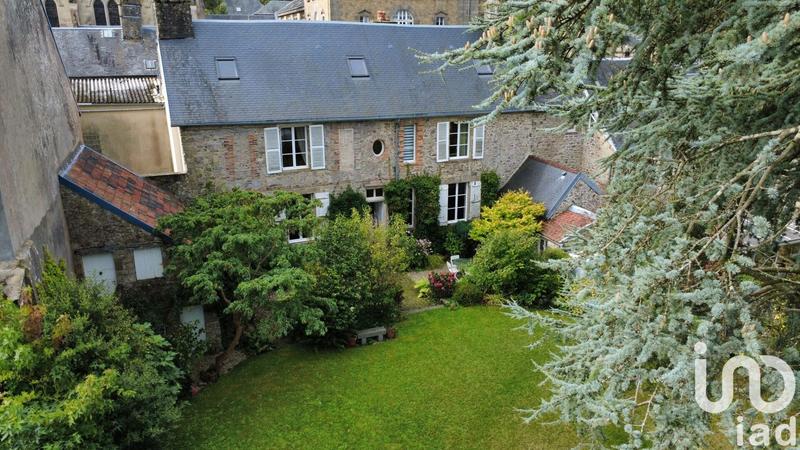 Maison - 280 m² - 8 pièces