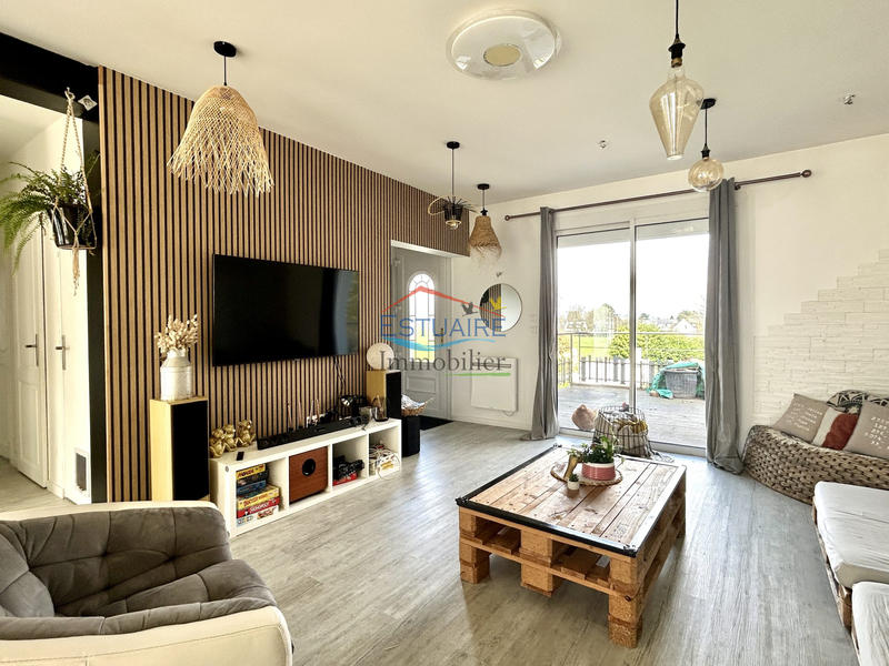 Maison - 220 m² - 9 pièces