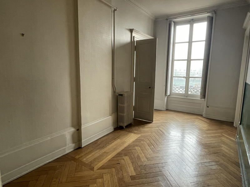 Appartement - 220 m² - 7 pièces