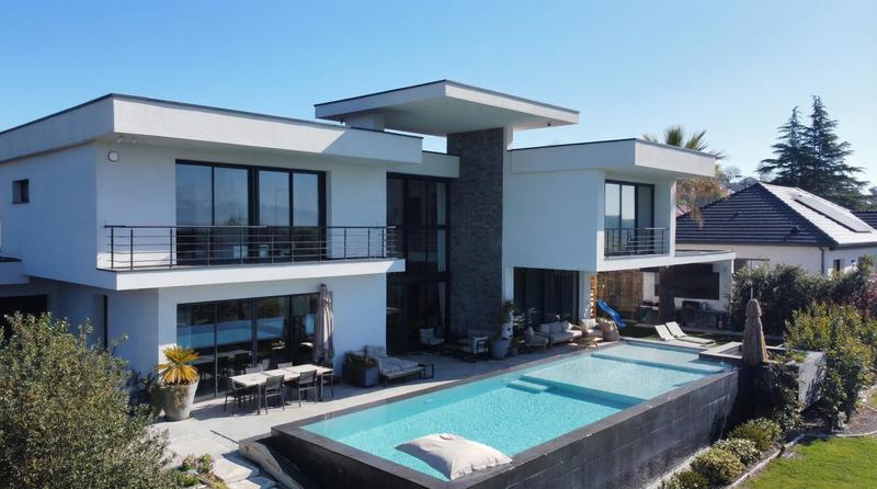 Maison - 363 m² - 9 pièces