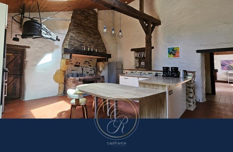 Propriété - 409 m² - 16 pièces