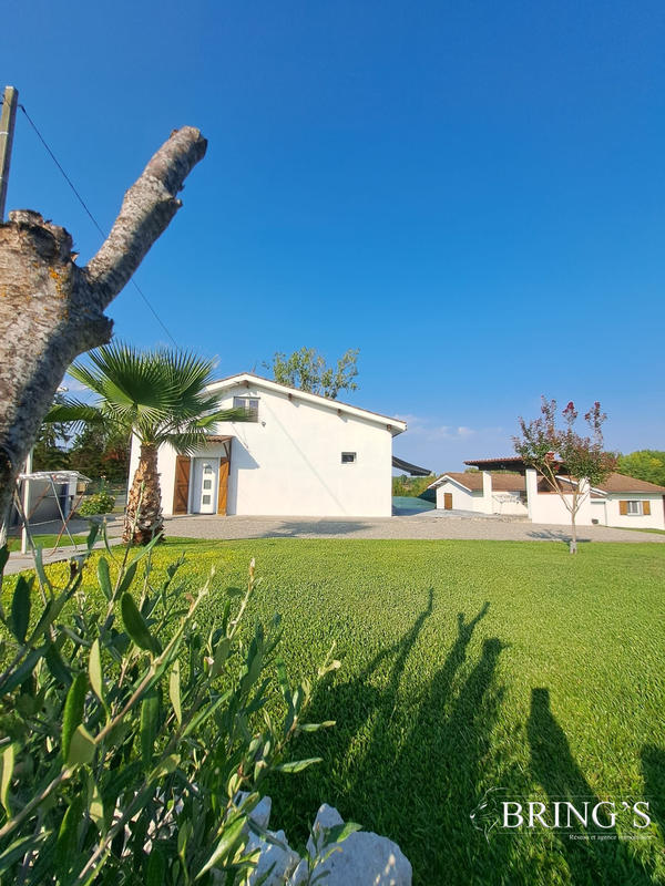 Villa - 166 m² - 8 pièces