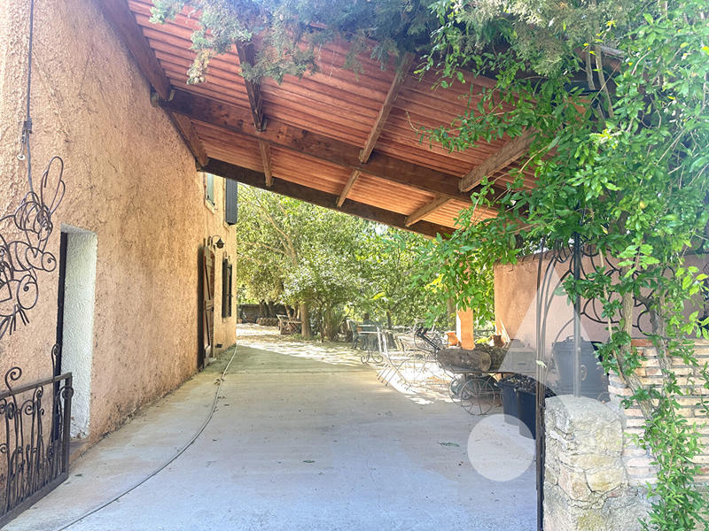 Maison - 300 m² - 9 pièces