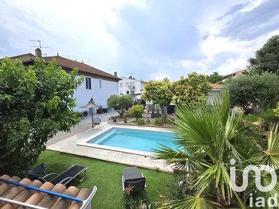 Maison - 300 m² - 12 pièces