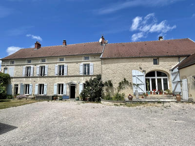 Maison - 372 m² - 9 pièces