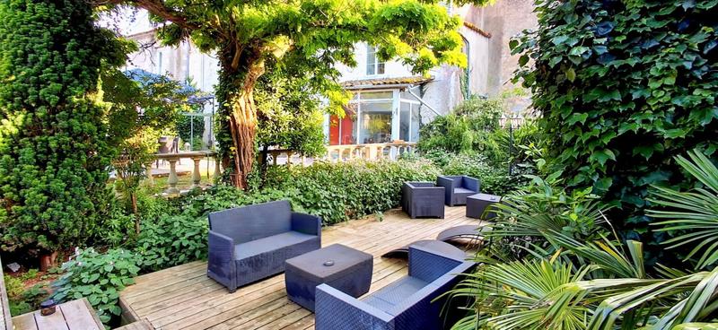 Maison - 335 m² - 8 pièces