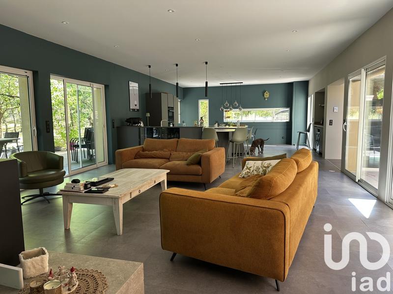 Maison - 320 m² - 8 pièces