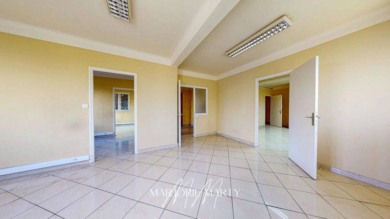 Propriété - 248 m² - 11 pièces