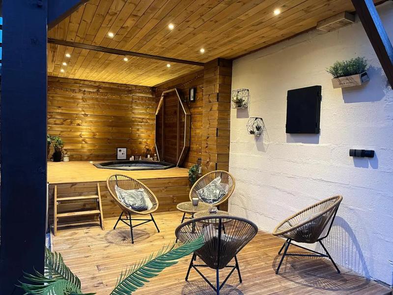 Maison - 221 m² - 8 pièces