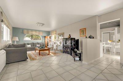 Maison - 254 m² - 8 pièces