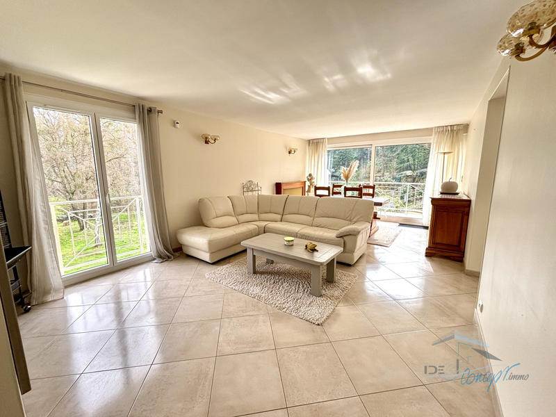 Maison - 252 m² - 8 pièces