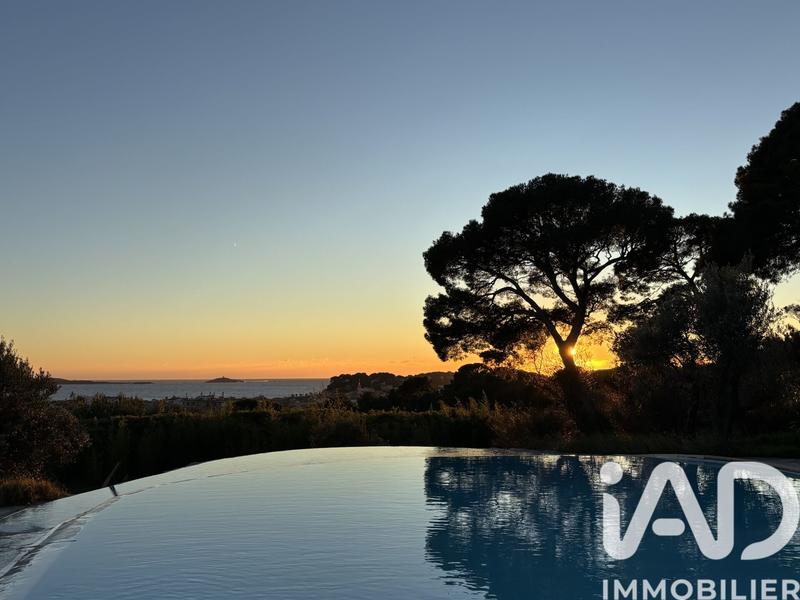 Maison - 308 m² - 10 pièces