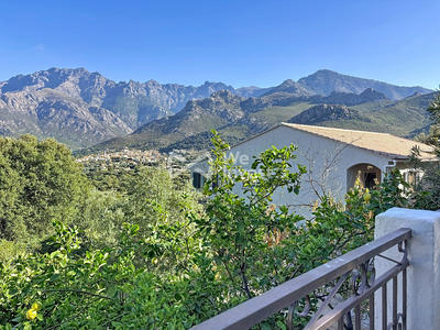 Maison traditionnelle - 230 m² - 9 pièces