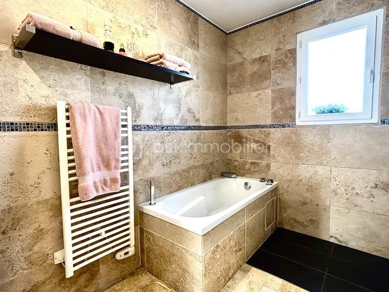 Maison traditionnelle - 103 m² - 4 pièces