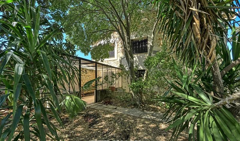 Maison - 247 m² - 9 pièces