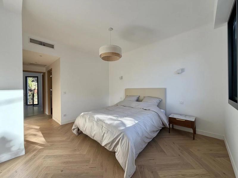 Maison - 212 m² - 7 pièces