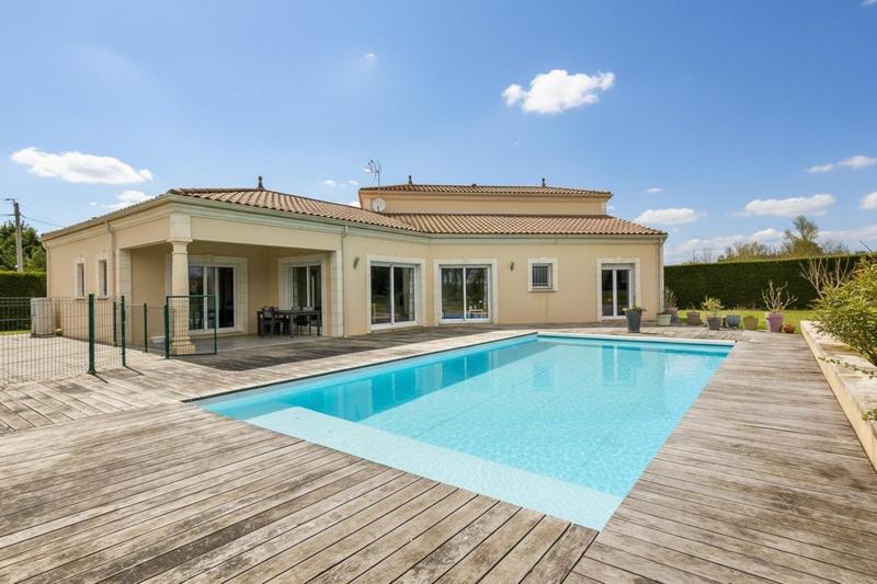 Maison - 235 m² - 7 pièces