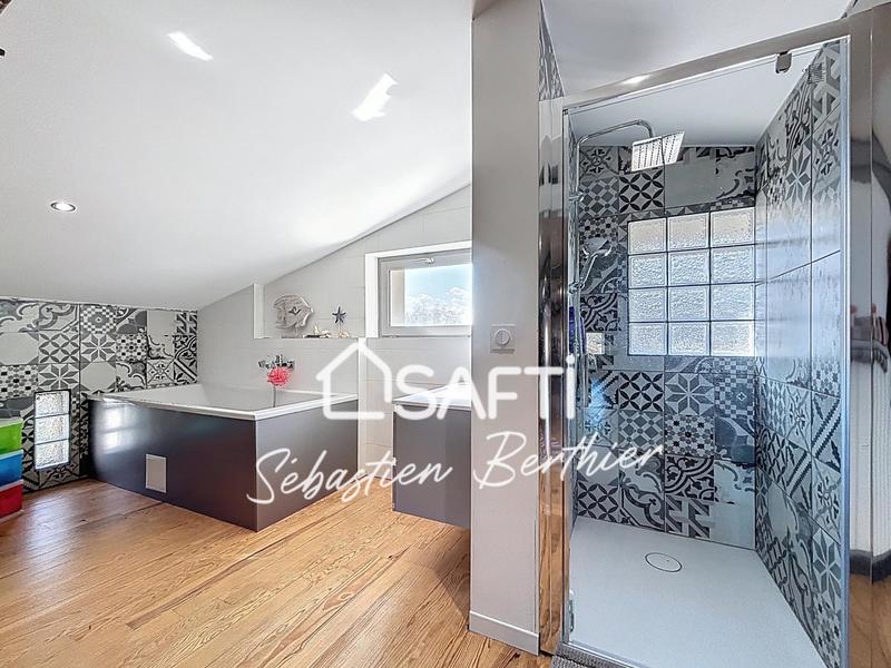 Maison - 180 m² - 5 pièces