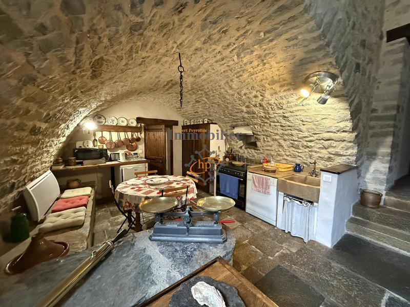 Maison - 220 m² - 8 pièces