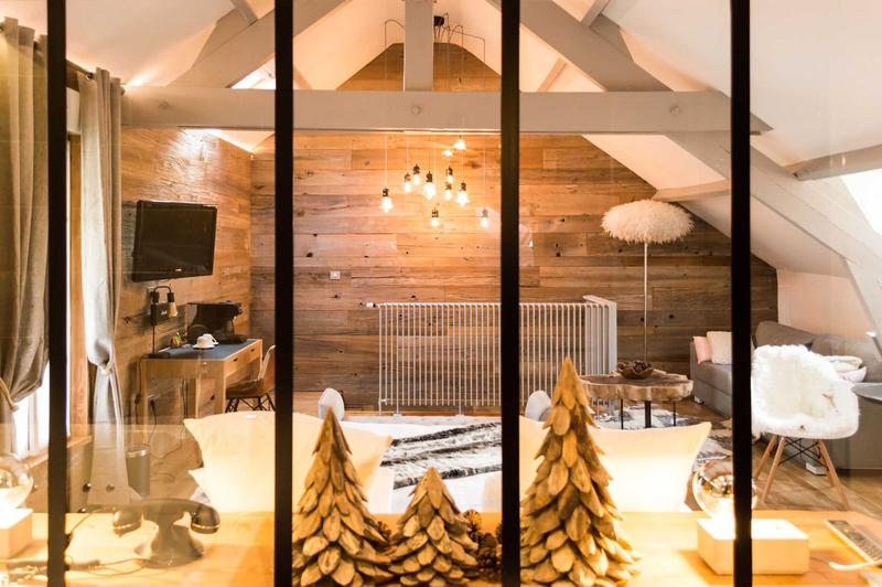 Demeure - 1 736 m² - 30 pièces