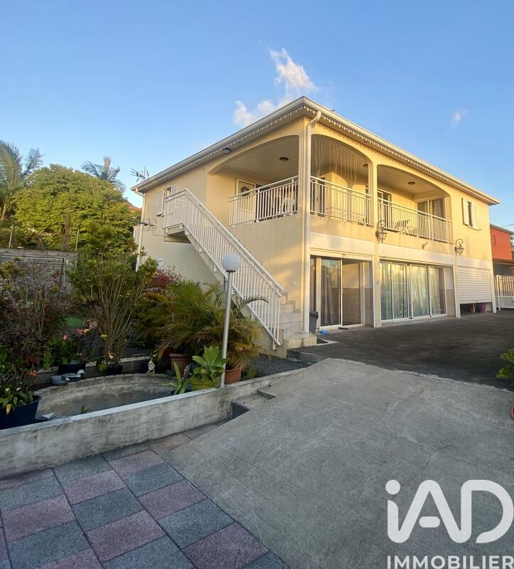 Maison - 198 m² - 5 pièces