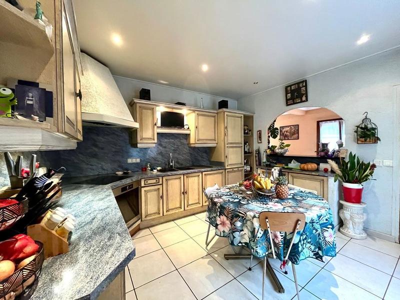 Maison - 313 m² - 9 pièces